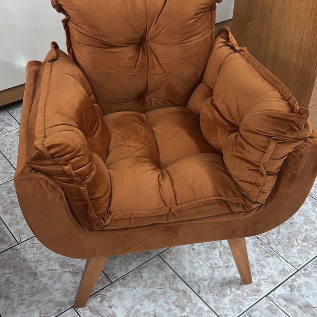 Poltrona aconchegante cor terracota